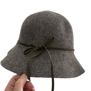 NWT TALBOTS Heather gray Felted Wool Bucket Hat Green Bow Suede Trim, Preppy
